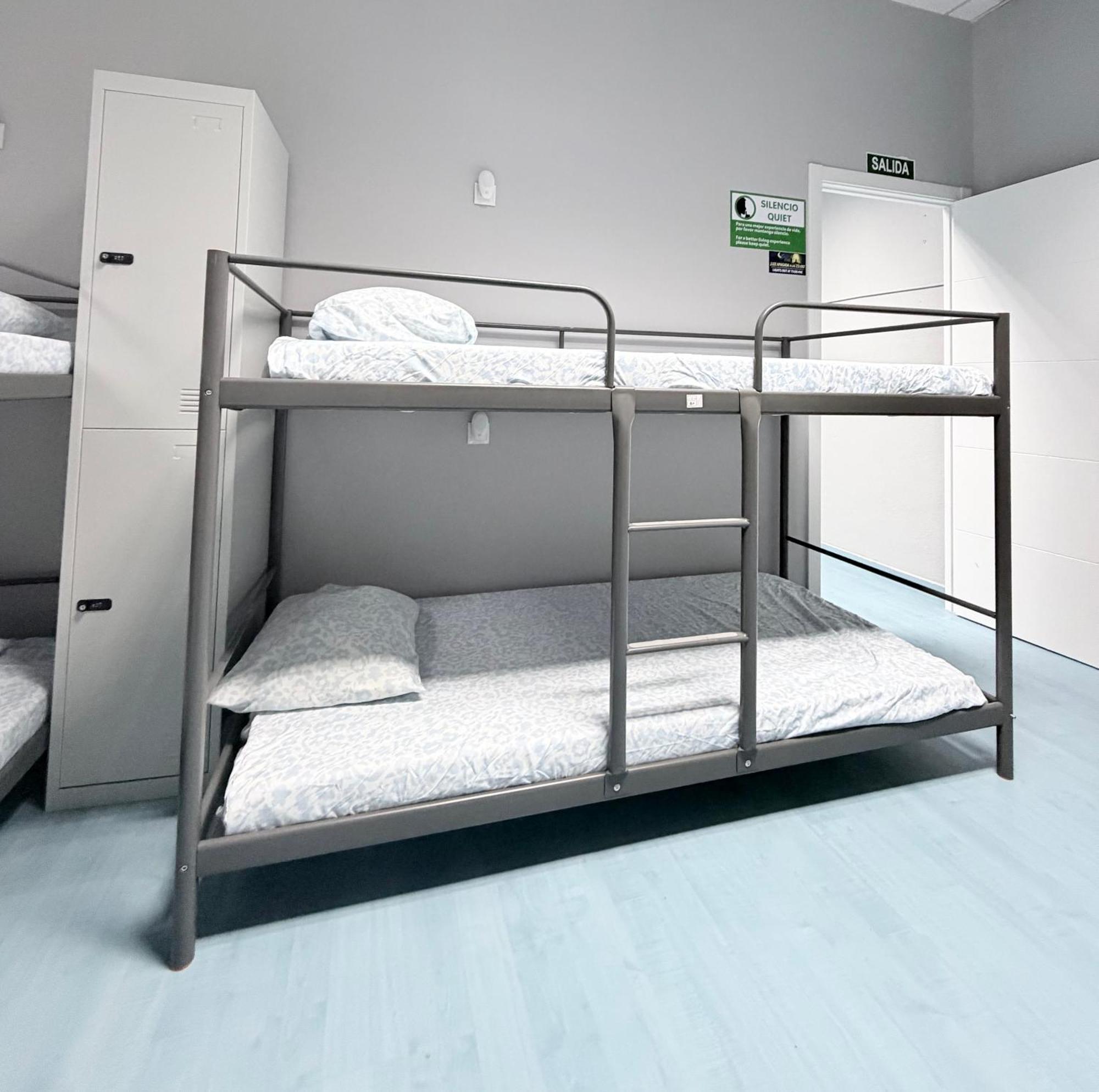 Hostel Las Rosas - Madrid — Photos 1